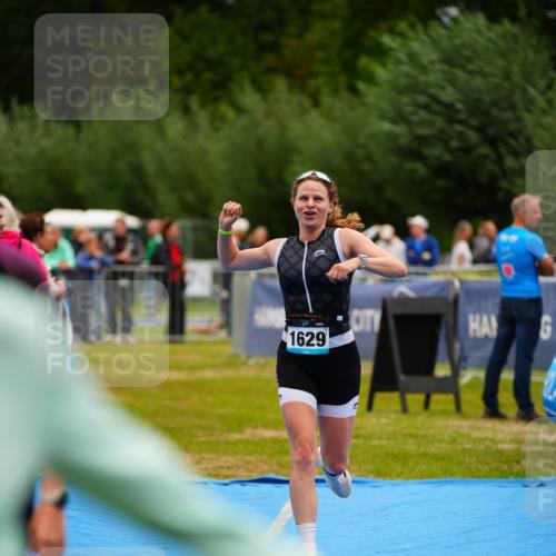30.08.2026 - Elbe Triathlon Hamburg LAZAROV Photography http://msf.ph/oto/10065619 30.08.2026 12:14:47 Ziel 1485, 1502, 1629 meine-sportfotos.de