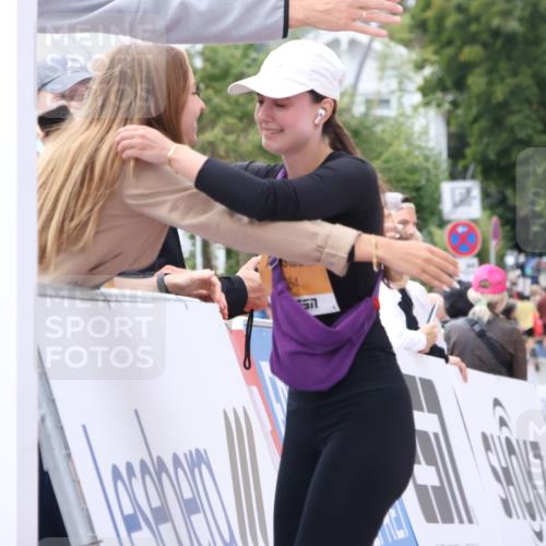 30.08.2026 - Blankeneser Heldenlauf Lena Gebhardt http://msf.ph/oto/10065620 30.08.2026 12:52:52 Ziel 2254, 4392, 4404 meine-sportfotos.de