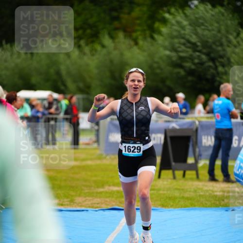30.08.2026 - Elbe Triathlon Hamburg LAZAROV Photography http://msf.ph/oto/10065621 30.08.2026 12:14:48 Ziel 1485, 1502, 1629 meine-sportfotos.de