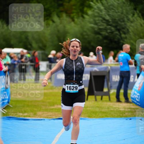 30.08.2026 - Elbe Triathlon Hamburg LAZAROV Photography http://msf.ph/oto/10065622 30.08.2026 12:14:48 Ziel 1485, 1502, 1629 meine-sportfotos.de