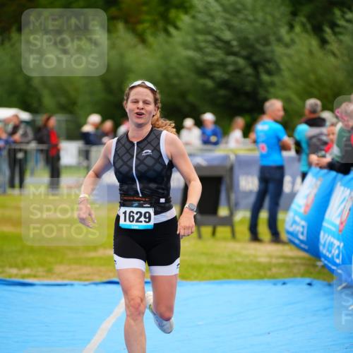 30.08.2026 - Elbe Triathlon Hamburg LAZAROV Photography http://msf.ph/oto/10065625 30.08.2026 12:14:48 Ziel 1485, 1502, 1629 meine-sportfotos.de