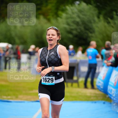 30.08.2026 - Elbe Triathlon Hamburg LAZAROV Photography http://msf.ph/oto/10065629 30.08.2026 12:14:49 Ziel 1485, 1502, 1629 meine-sportfotos.de