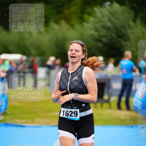 30.08.2026 - Elbe Triathlon Hamburg LAZAROV Photography http://msf.ph/oto/10065631 30.08.2026 12:14:49 Ziel 1485, 1502, 1629 meine-sportfotos.de