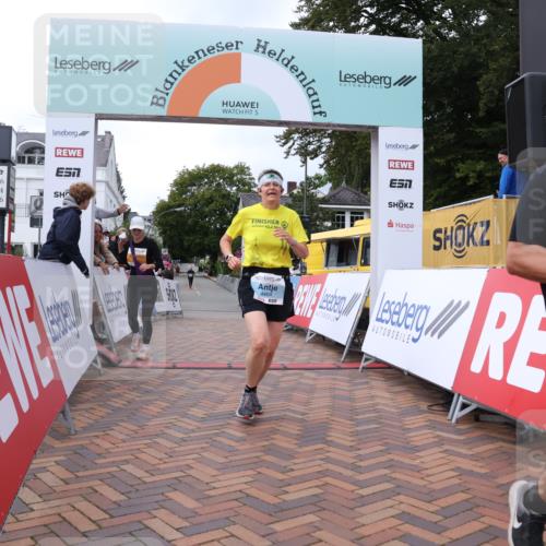 30.08.2026 - Blankeneser Heldenlauf Lena Gebhardt http://msf.ph/oto/10065639 30.08.2026 12:52:56 Ziel 2254, 4392, 4404 meine-sportfotos.de