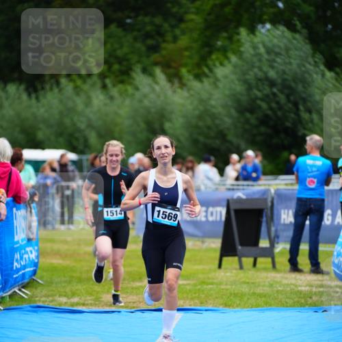 30.08.2026 - Elbe Triathlon Hamburg LAZAROV Photography http://msf.ph/oto/10065641 30.08.2026 12:15:06 Ziel 1514, 1535, 1569 meine-sportfotos.de