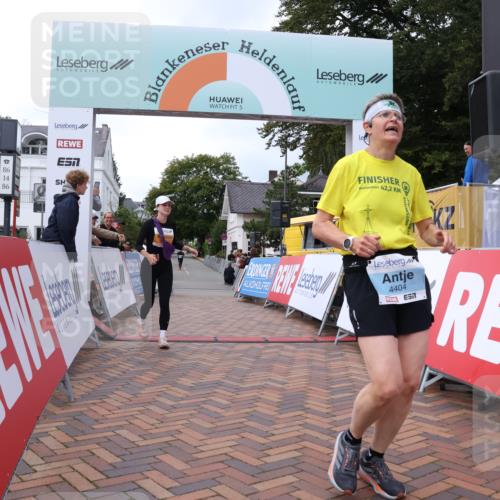 30.08.2026 - Blankeneser Heldenlauf Lena Gebhardt http://msf.ph/oto/10065646 30.08.2026 12:52:56 Ziel 2254, 4392, 4404 meine-sportfotos.de