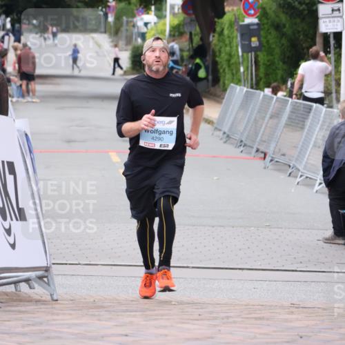 30.08.2026 - Blankeneser Heldenlauf Lena Gebhardt http://msf.ph/oto/10065659 30.08.2026 12:53:04 Ziel  meine-sportfotos.de