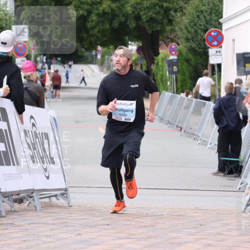 30.08.2026 - Blankeneser Heldenlauf Lena Gebhardt http://msf.ph/oto/10065663 30.08.2026 12:53:06 Ziel 4290 meine-sportfotos.de
