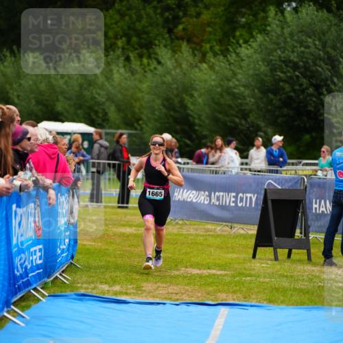 30.08.2026 - Elbe Triathlon Hamburg LAZAROV Photography http://msf.ph/oto/10065688 30.08.2026 12:15:23 Ziel 1665 meine-sportfotos.de