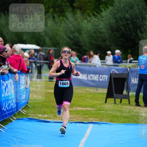 30.08.2026 - Elbe Triathlon Hamburg LAZAROV Photography http://msf.ph/oto/10065692 30.08.2026 12:15:25 Ziel 1665 meine-sportfotos.de