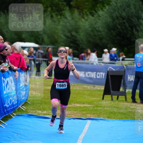 30.08.2026 - Elbe Triathlon Hamburg LAZAROV Photography http://msf.ph/oto/10065694 30.08.2026 12:15:25 Ziel 1665 meine-sportfotos.de
