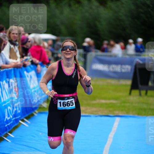30.08.2026 - Elbe Triathlon Hamburg LAZAROV Photography http://msf.ph/oto/10065702 30.08.2026 12:15:27 Ziel 1665 meine-sportfotos.de