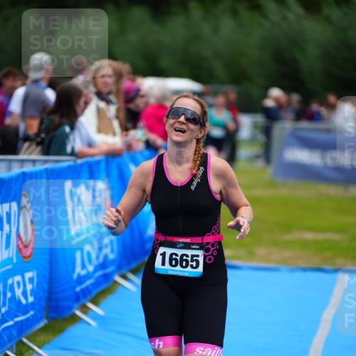 30.08.2026 - Elbe Triathlon Hamburg LAZAROV Photography http://msf.ph/oto/10065705 30.08.2026 12:15:27 Ziel 1665 meine-sportfotos.de