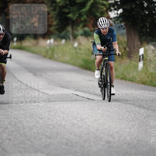 30.08.2026 - Elbe Triathlon Hamburg Michael Burmester http://msf.ph/oto/10065782 30.08.2026 09:01:27 Radfahren 285, 305, 327, 353, 354 meine-sportfotos.de