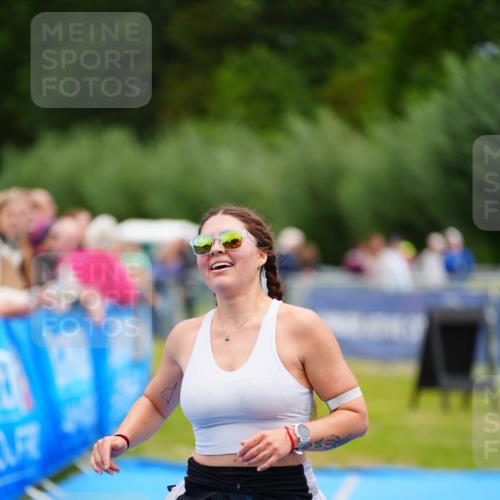 30.08.2026 - Elbe Triathlon Hamburg LAZAROV Photography http://msf.ph/oto/10065789 30.08.2026 12:15:42 Ziel 1498 meine-sportfotos.de