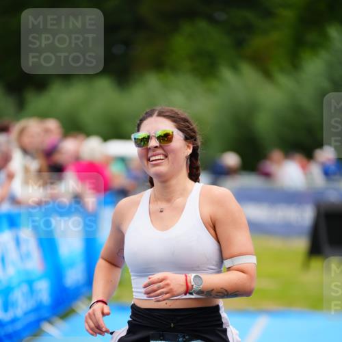 30.08.2026 - Elbe Triathlon Hamburg LAZAROV Photography http://msf.ph/oto/10065799 30.08.2026 12:15:43 Ziel 1498 meine-sportfotos.de