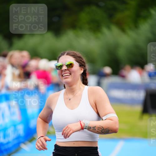 30.08.2026 - Elbe Triathlon Hamburg LAZAROV Photography http://msf.ph/oto/10065803 30.08.2026 12:15:43 Ziel 1498 meine-sportfotos.de