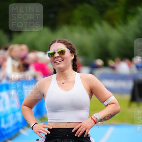 30.08.2026 - Elbe Triathlon Hamburg LAZAROV Photography http://msf.ph/oto/10065806 30.08.2026 12:15:43 Ziel 1498 meine-sportfotos.de