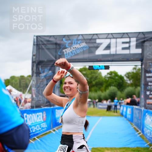 30.08.2026 - Elbe Triathlon Hamburg LAZAROV Photography http://msf.ph/oto/10065854 30.08.2026 12:15:51 Ziel  meine-sportfotos.de
