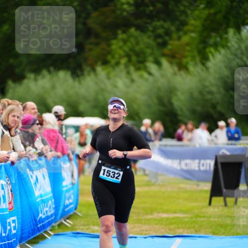 30.08.2026 - Elbe Triathlon Hamburg LAZAROV Photography http://msf.ph/oto/10065871 30.08.2026 12:16:08 Ziel 1465, 1532, 1702 meine-sportfotos.de