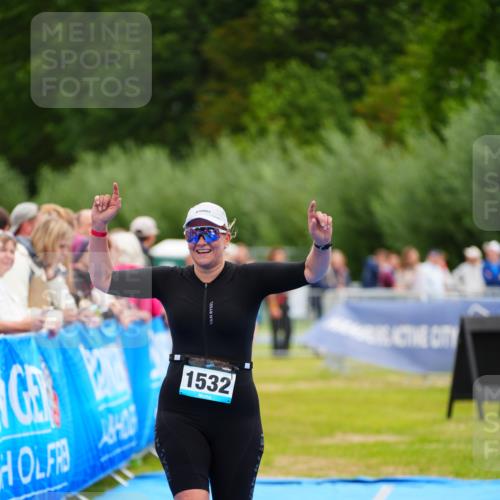 30.08.2026 - Elbe Triathlon Hamburg LAZAROV Photography http://msf.ph/oto/10065878 30.08.2026 12:16:09 Ziel 1465, 1532, 1702 meine-sportfotos.de