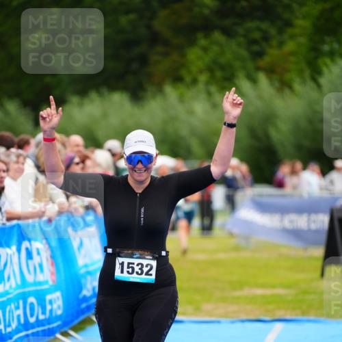 30.08.2026 - Elbe Triathlon Hamburg LAZAROV Photography http://msf.ph/oto/10065884 30.08.2026 12:16:09 Ziel 1465, 1532, 1702 meine-sportfotos.de