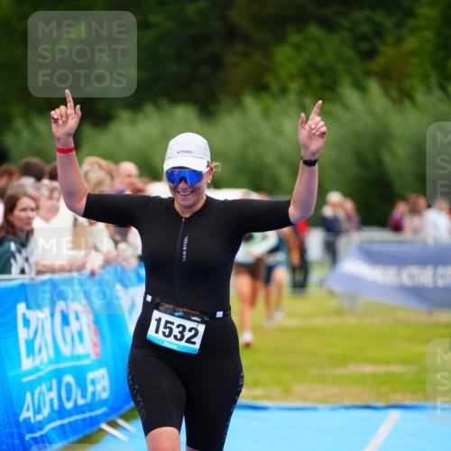 30.08.2026 - Elbe Triathlon Hamburg LAZAROV Photography http://msf.ph/oto/10065887 30.08.2026 12:16:09 Ziel 1465, 1532, 1702 meine-sportfotos.de