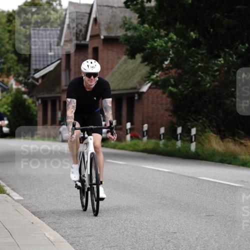 30.08.2026 - Elbe Triathlon Hamburg Michael Burmester http://msf.ph/oto/10065943 30.08.2026 14:57:53 Radfahren  meine-sportfotos.de
