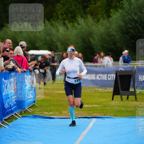 30.08.2026 - Elbe Triathlon Hamburg LAZAROV Photography http://msf.ph/oto/10065994 30.08.2026 12:16:44 Ziel 1495 meine-sportfotos.de