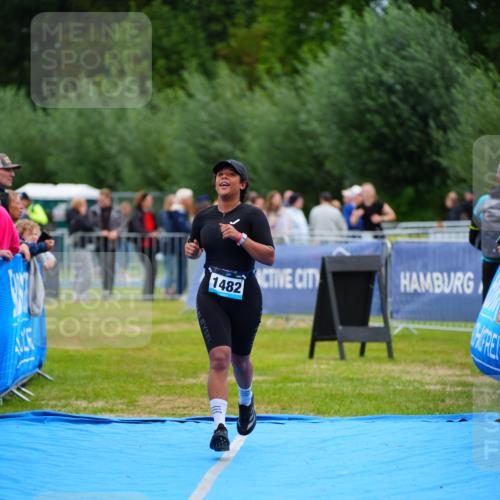 30.08.2026 - Elbe Triathlon Hamburg LAZAROV Photography http://msf.ph/oto/10066035 30.08.2026 12:16:51 Ziel 1482 meine-sportfotos.de