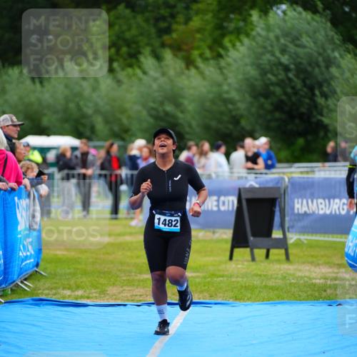 30.08.2026 - Elbe Triathlon Hamburg LAZAROV Photography http://msf.ph/oto/10066038 30.08.2026 12:16:51 Ziel 1482 meine-sportfotos.de