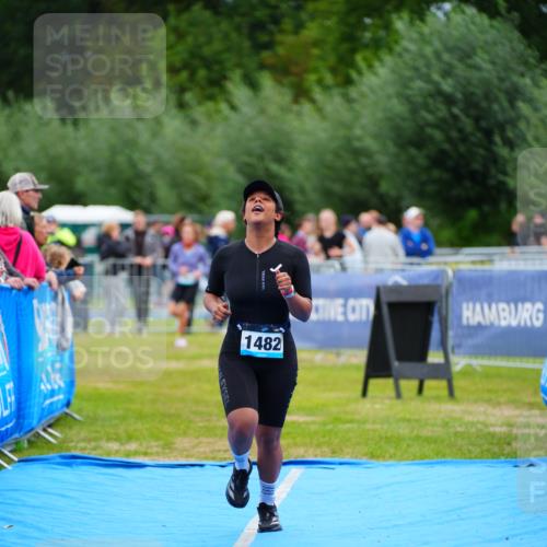 30.08.2026 - Elbe Triathlon Hamburg LAZAROV Photography http://msf.ph/oto/10066045 30.08.2026 12:16:52 Ziel 1482 meine-sportfotos.de