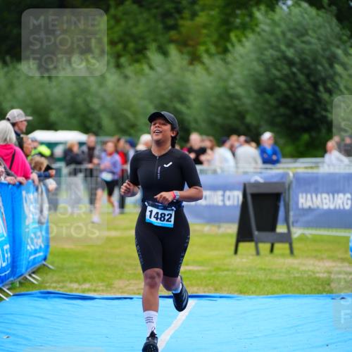 30.08.2026 - Elbe Triathlon Hamburg LAZAROV Photography http://msf.ph/oto/10066047 30.08.2026 12:16:52 Ziel 1482 meine-sportfotos.de