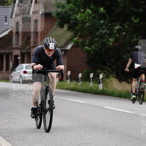 30.08.2026 - Elbe Triathlon Hamburg Michael Burmester http://msf.ph/oto/10066048 30.08.2026 15:00:39 Radfahren  meine-sportfotos.de
