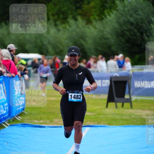 30.08.2026 - Elbe Triathlon Hamburg LAZAROV Photography http://msf.ph/oto/10066051 30.08.2026 12:16:52 Ziel 1482 meine-sportfotos.de
