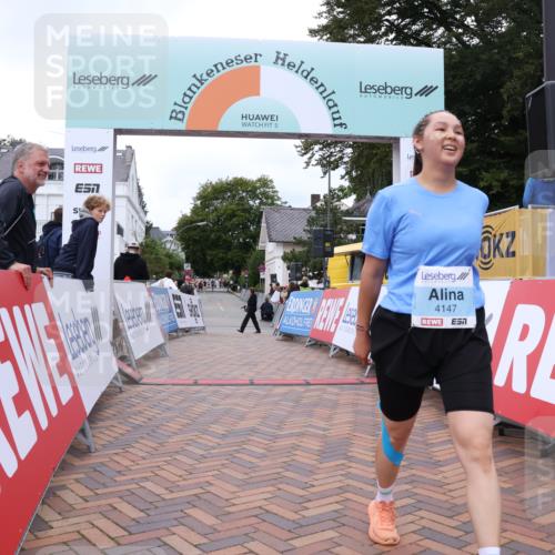 30.08.2026 - Blankeneser Heldenlauf Lena Gebhardt http://msf.ph/oto/10066056 30.08.2026 12:55:11 Ziel 2092, 4016, 4138, 4147 meine-sportfotos.de