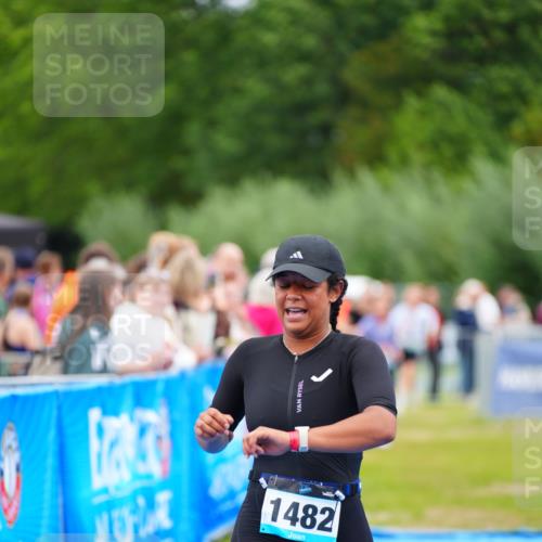 30.08.2026 - Elbe Triathlon Hamburg LAZAROV Photography http://msf.ph/oto/10066076 30.08.2026 12:16:54 Ziel 1470, 1482, 1647, 1675 meine-sportfotos.de