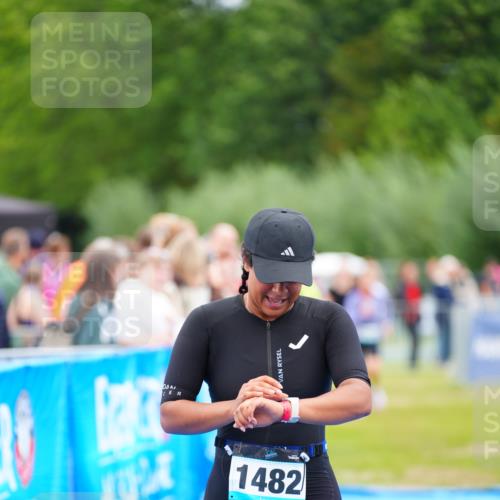 30.08.2026 - Elbe Triathlon Hamburg LAZAROV Photography http://msf.ph/oto/10066082 30.08.2026 12:16:55 Ziel 1470, 1482, 1647, 1675 meine-sportfotos.de