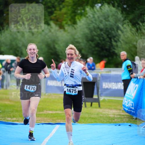 30.08.2026 - Elbe Triathlon Hamburg LAZAROV Photography http://msf.ph/oto/10066110 30.08.2026 12:17:01 Ziel 1470, 1647, 1675 meine-sportfotos.de