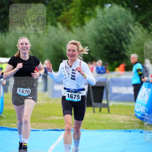 30.08.2026 - Elbe Triathlon Hamburg LAZAROV Photography http://msf.ph/oto/10066121 30.08.2026 12:17:02 Ziel 1470, 1647, 1675 meine-sportfotos.de
