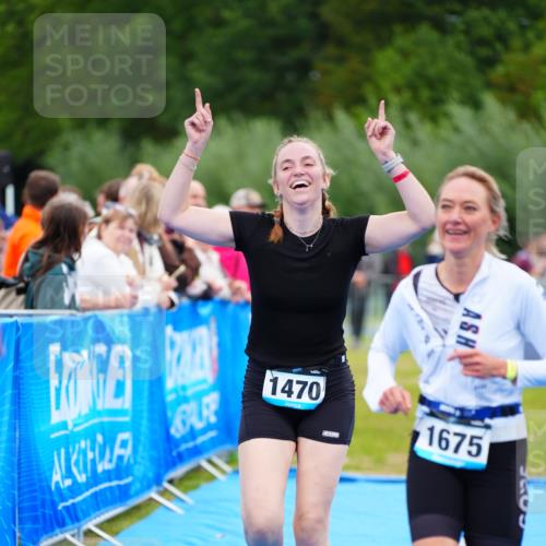 30.08.2026 - Elbe Triathlon Hamburg LAZAROV Photography http://msf.ph/oto/10066131 30.08.2026 12:17:03 Ziel 1470, 1647, 1675 meine-sportfotos.de