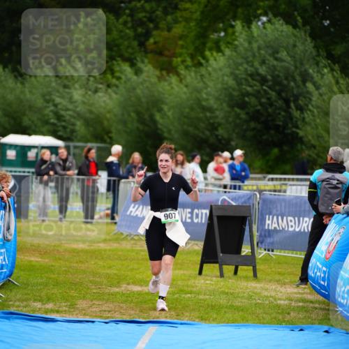 30.08.2026 - Elbe Triathlon Hamburg LAZAROV Photography http://msf.ph/oto/10066144 30.08.2026 12:17:16 Ziel 907 meine-sportfotos.de