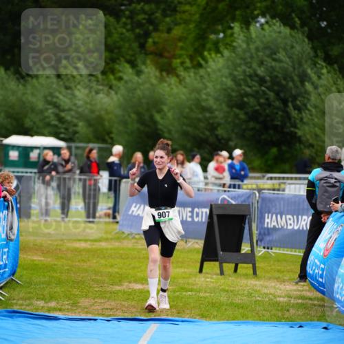 30.08.2026 - Elbe Triathlon Hamburg LAZAROV Photography http://msf.ph/oto/10066148 30.08.2026 12:17:16 Ziel 907 meine-sportfotos.de