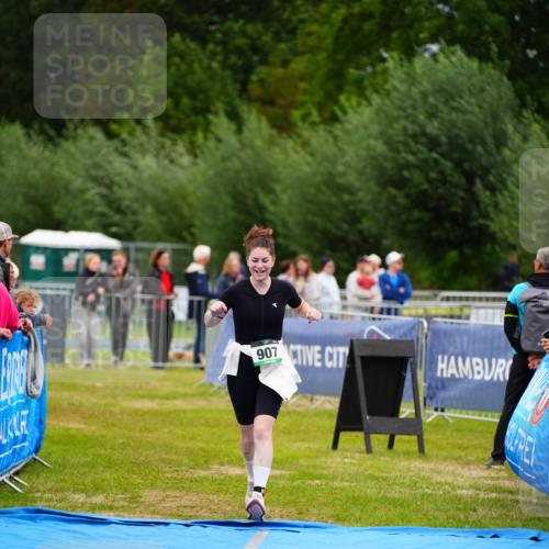 30.08.2026 - Elbe Triathlon Hamburg LAZAROV Photography http://msf.ph/oto/10066152 30.08.2026 12:17:16 Ziel 907 meine-sportfotos.de