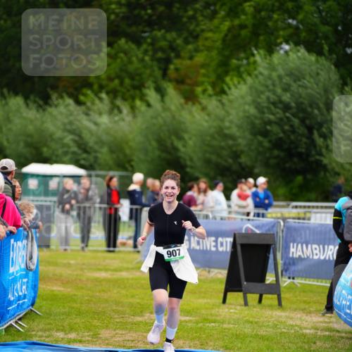 30.08.2026 - Elbe Triathlon Hamburg LAZAROV Photography http://msf.ph/oto/10066156 30.08.2026 12:17:17 Ziel 907 meine-sportfotos.de