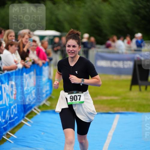 30.08.2026 - Elbe Triathlon Hamburg LAZAROV Photography http://msf.ph/oto/10066162 30.08.2026 12:17:19 Ziel 907 meine-sportfotos.de
