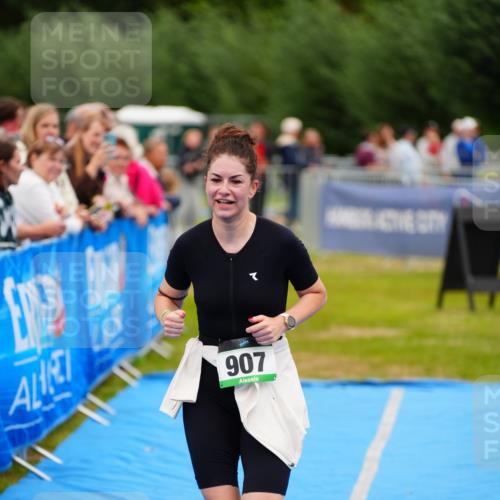 30.08.2026 - Elbe Triathlon Hamburg LAZAROV Photography http://msf.ph/oto/10066167 30.08.2026 12:17:20 Ziel 907 meine-sportfotos.de
