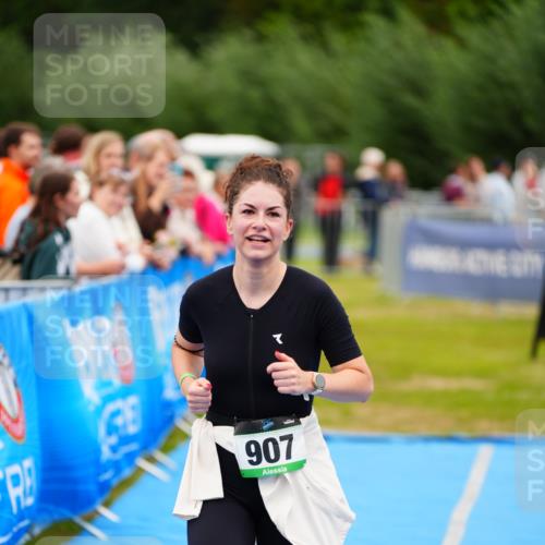 30.08.2026 - Elbe Triathlon Hamburg LAZAROV Photography http://msf.ph/oto/10066175 30.08.2026 12:17:20 Ziel 907 meine-sportfotos.de