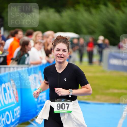 30.08.2026 - Elbe Triathlon Hamburg LAZAROV Photography http://msf.ph/oto/10066178 30.08.2026 12:17:20 Ziel 907 meine-sportfotos.de