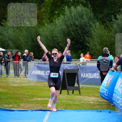 30.08.2026 - Elbe Triathlon Hamburg LAZAROV Photography http://msf.ph/oto/10066183 30.08.2026 12:17:38 Ziel 1499 meine-sportfotos.de